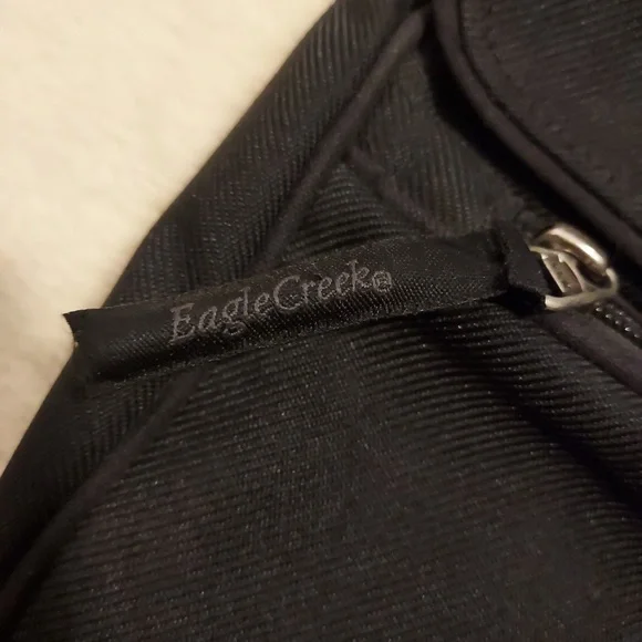 Eagle Creek Cross Body travel bag - Picture 4 of 7